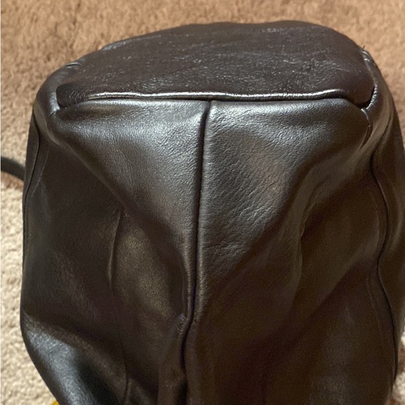 EUC black leather shoulder bag made in Italy. - Picture 5 of 10